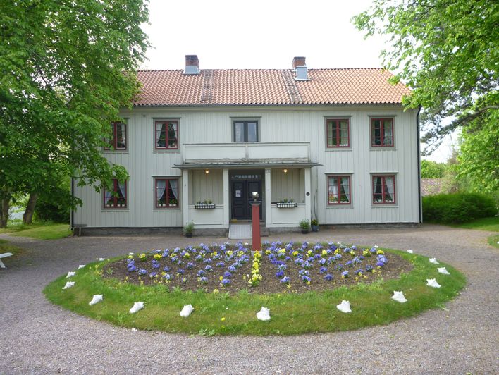      Vi finns i Slöjdhuset i Olssonska gården, Allfarg.17